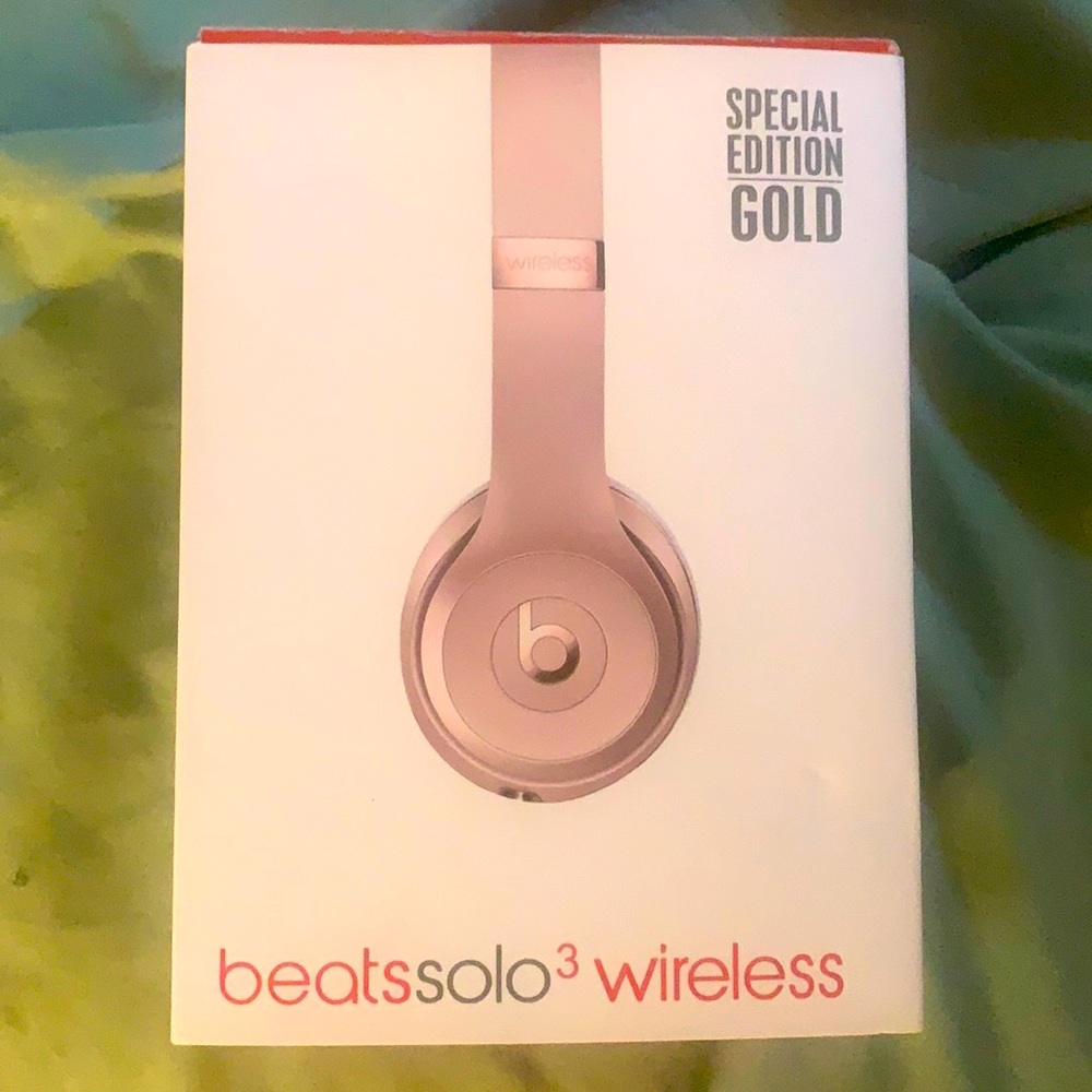 Rose Gold Beats solo3 wireless